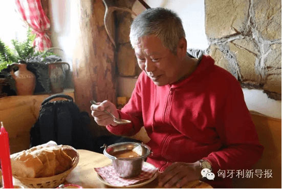 68歲老人張志武再駕覽眾C4房車環(huán)歐洲 68歲老人張志武再駕覽眾C4房車環(huán)歐洲