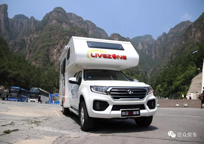 這么大的床，房車(chē)上少見(jiàn)，趕緊選