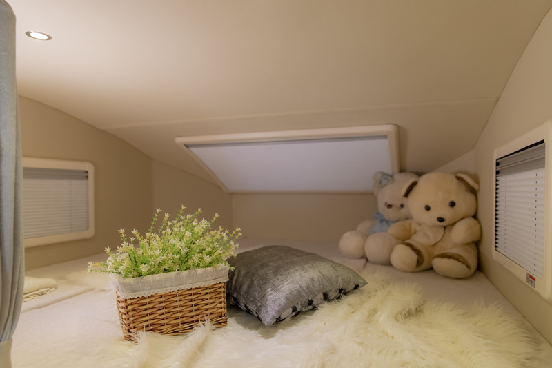 上下鋪床的房車，空間利用真合適