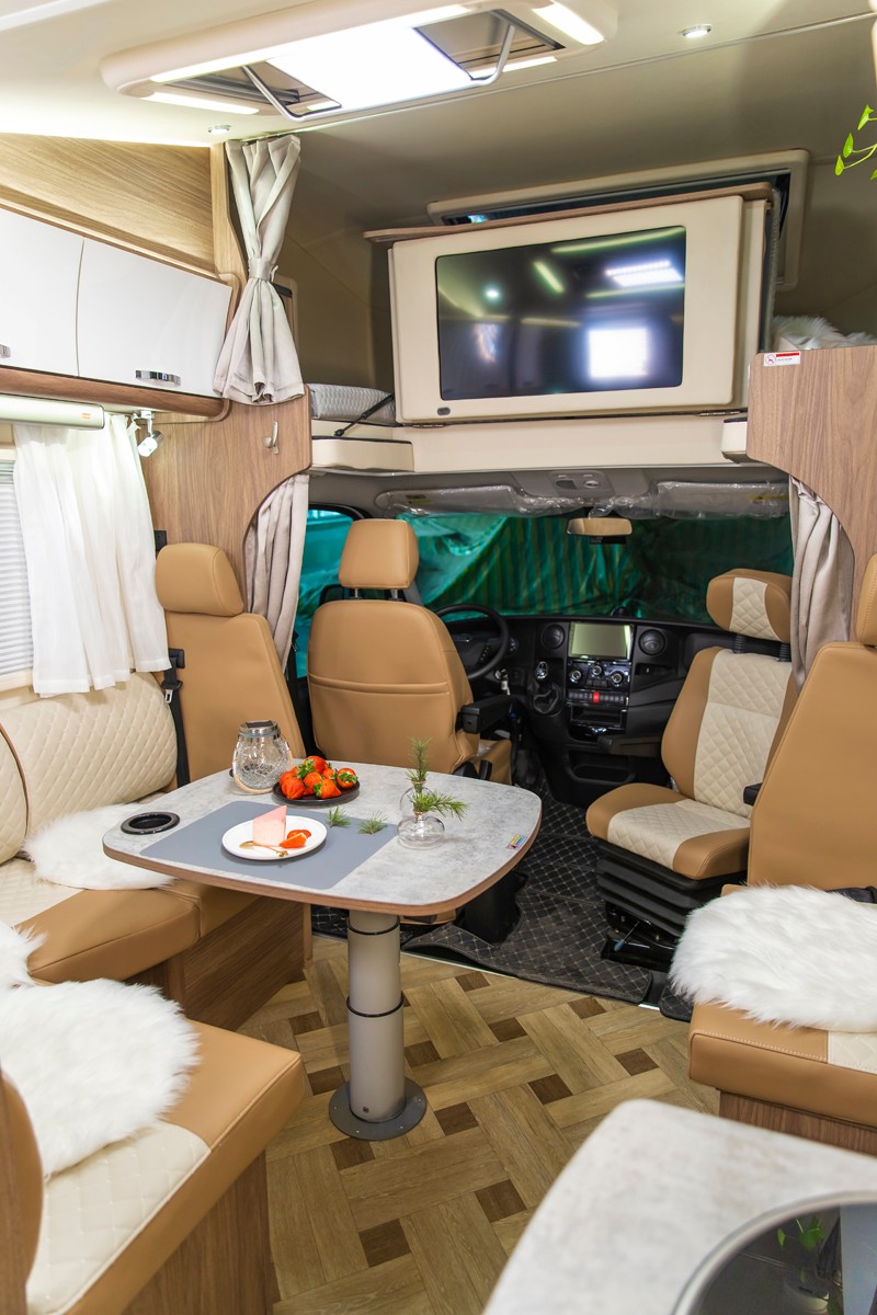 炮營集合，連看自由炮房車