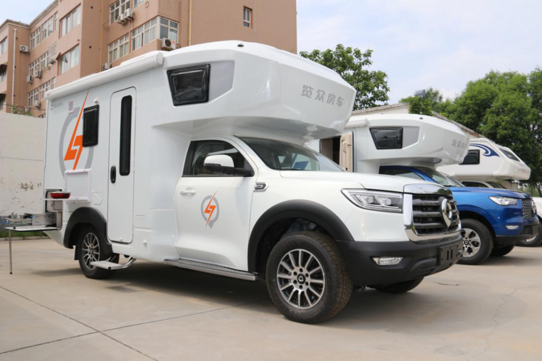 為自由著色！紅、白、藍(lán)、棕，你選哪一種？