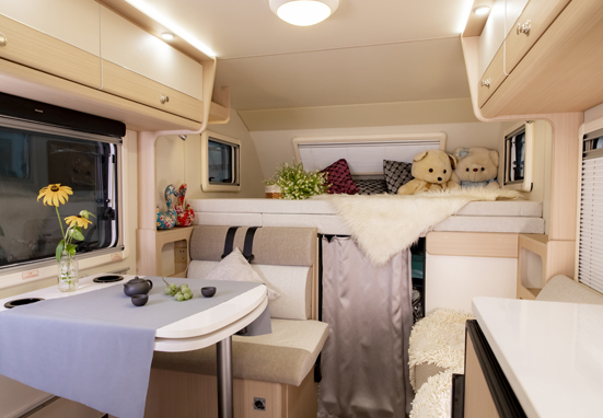 想要大床房車，可以看這兩款