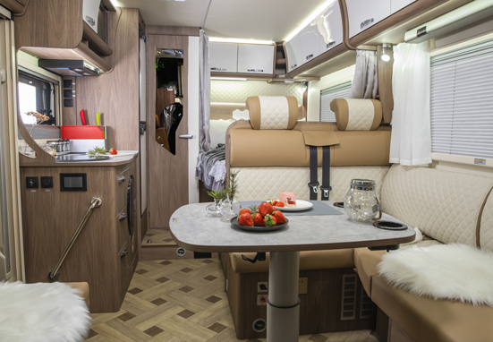 多人出行還能玩的舒服，這款房車足夠