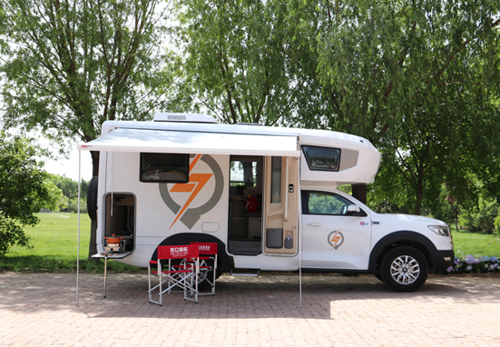 極致動力、四驅越野，樣樣都強，就是這款房車